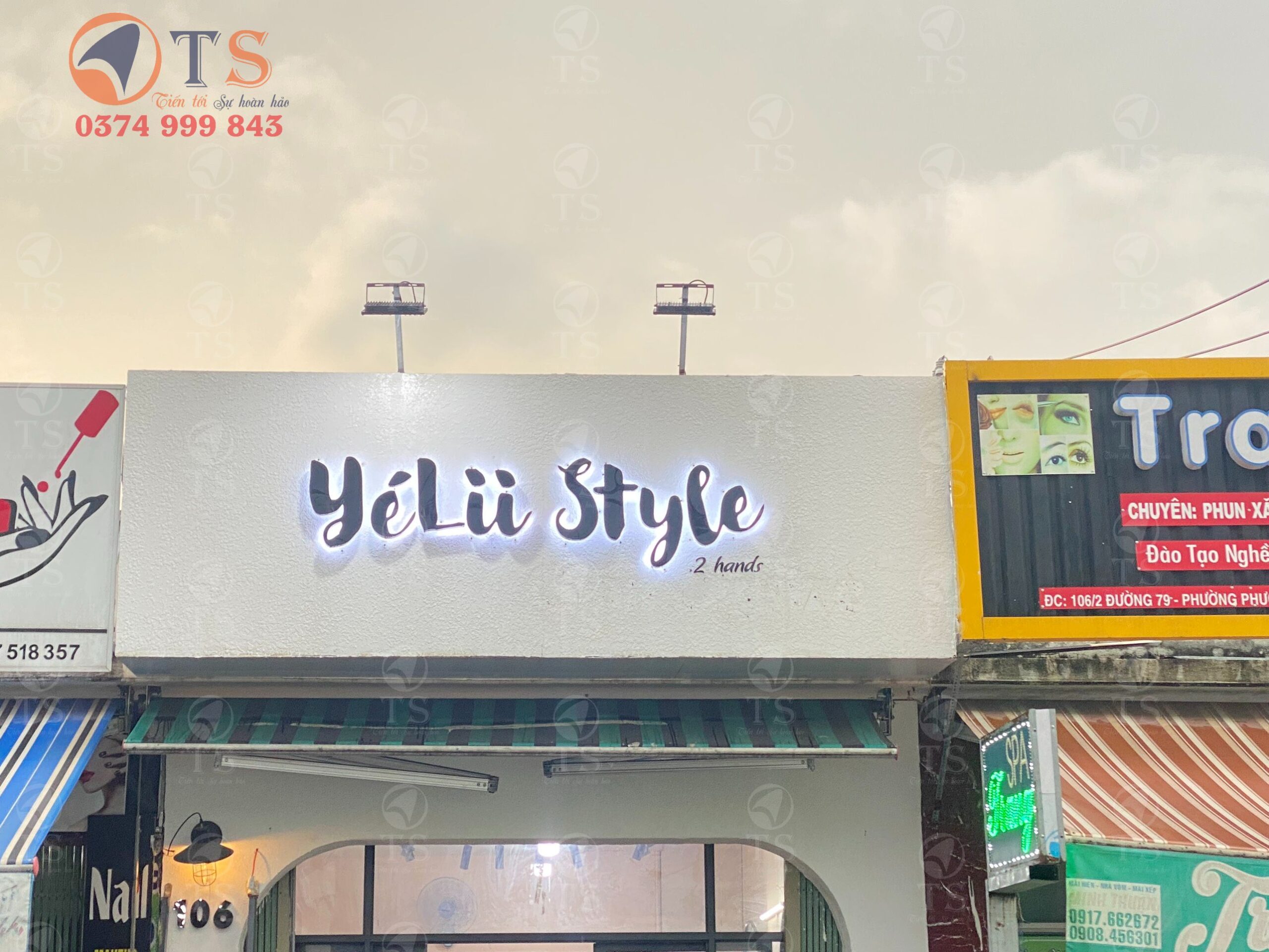 Bảng hiệu quần áo