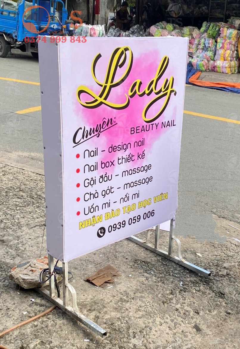 Mẫu biển hiệu hộp đèn đứng hiflex 2 mặt