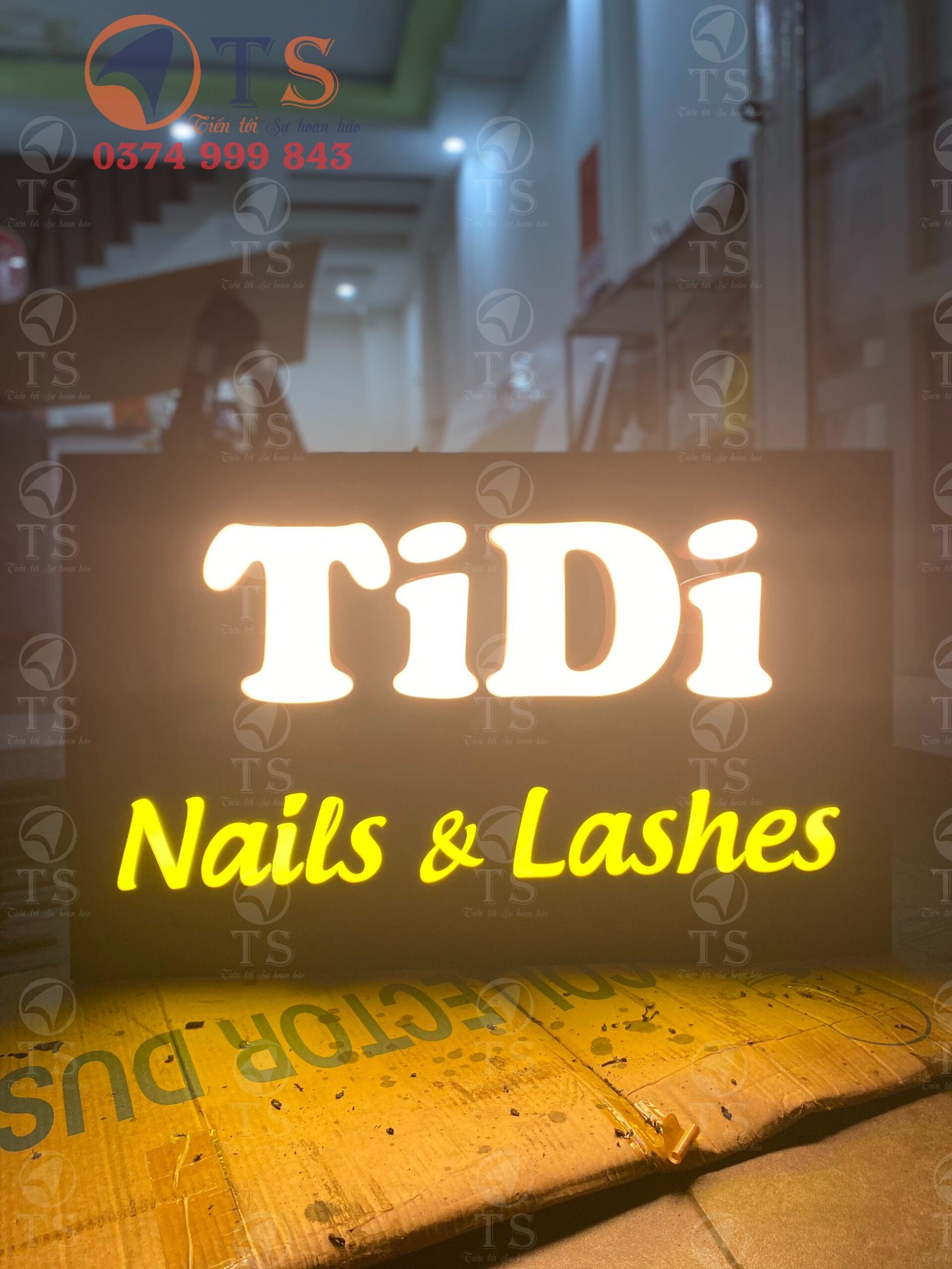 Hộp đèn ship đi cho khách ở Hải Phòng