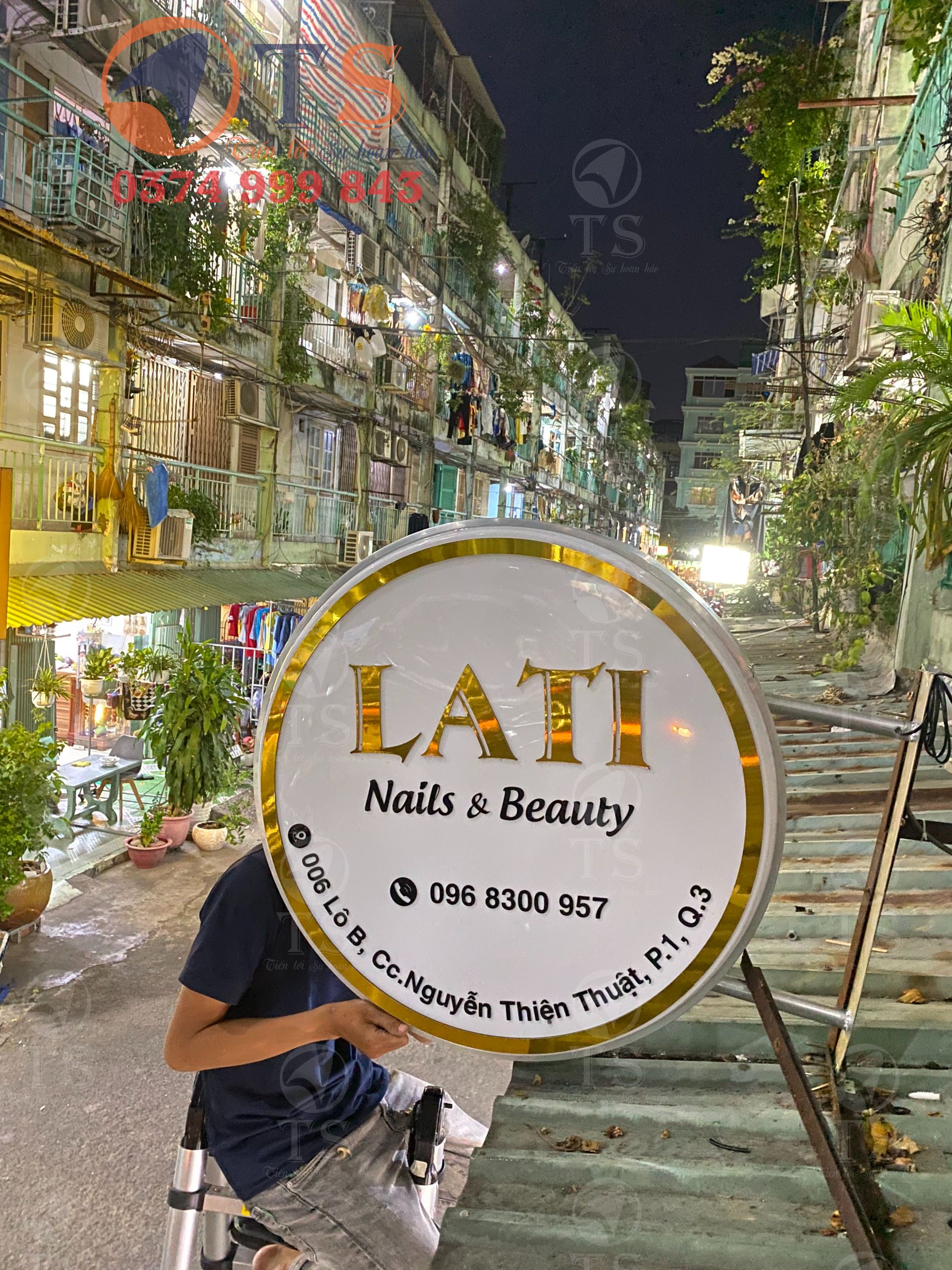 Hộp đèn hút nổi